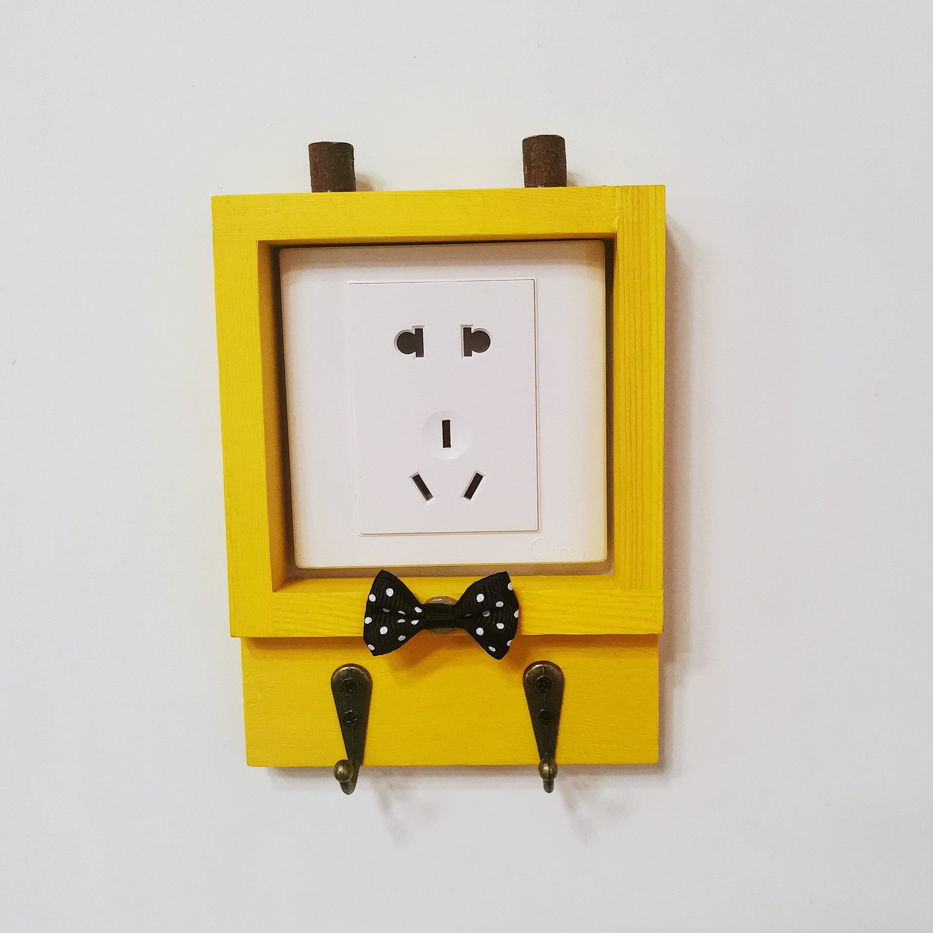 Woodland Socket Accent Frame / Biswitch Wood Color Right
